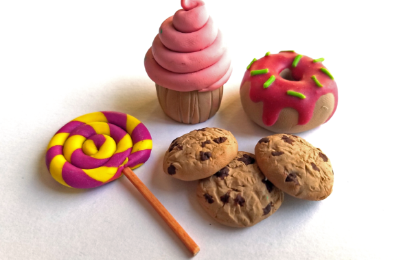 FAMILY FRIDAYS: POLYMER CLAY VALENTINE SWEETS  | AGES 5+